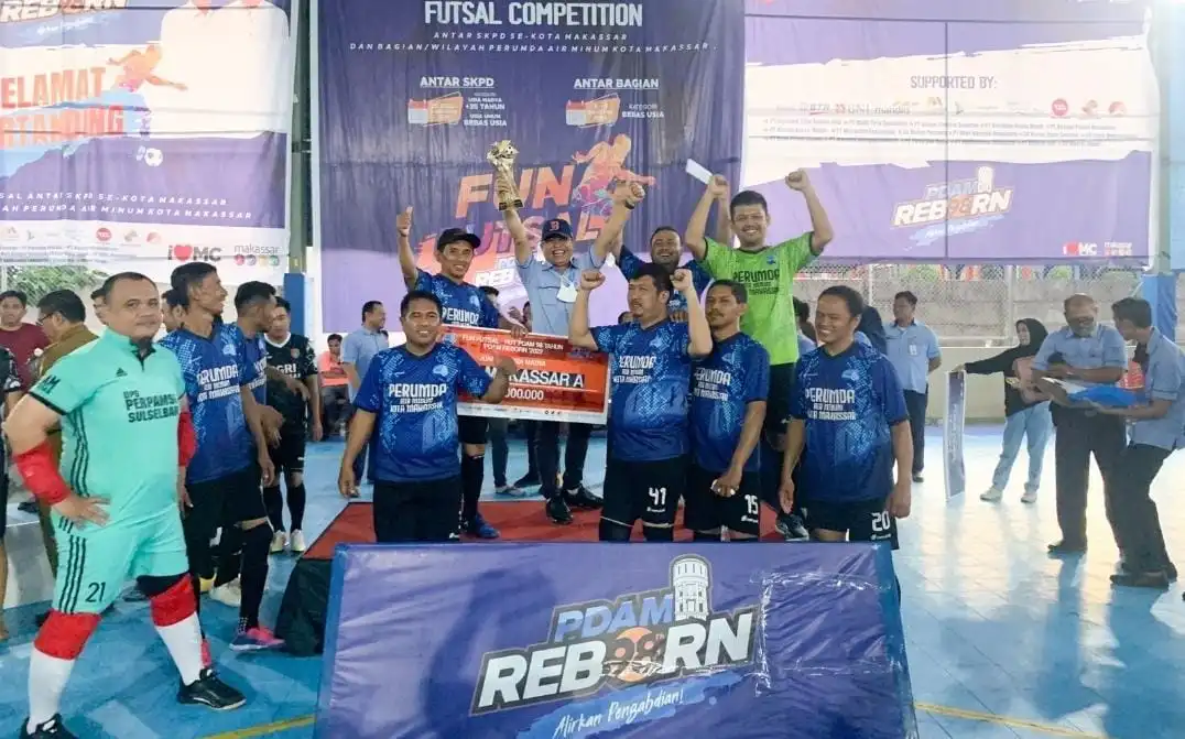 Tim PDAM Sapu Bersih Juara Turnamen Futsal HUT ke 98 PDAM Antar SKPD